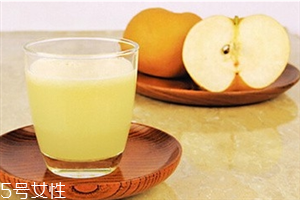 梨和什么榨汁好喝？梨子最适宜于秋季和冬季吃